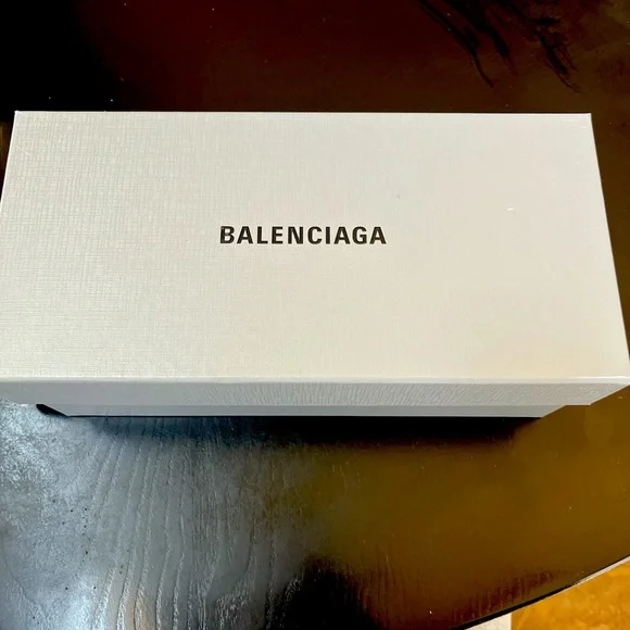 Balenciaga Red and White pool slides - Picture 6 of 7